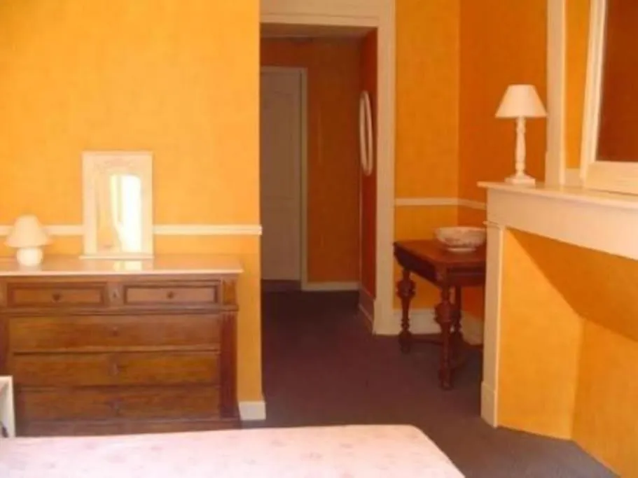 Belle Et Confortable Demeure Du XVII Eme Siecle Champagnac  0*, Champagnac (Auvergne)